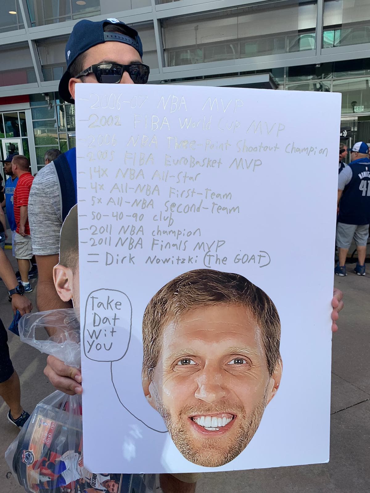 El basquetbolista alemán comenzó su carrera profesional con Würzburg DJK en Bundesliga.