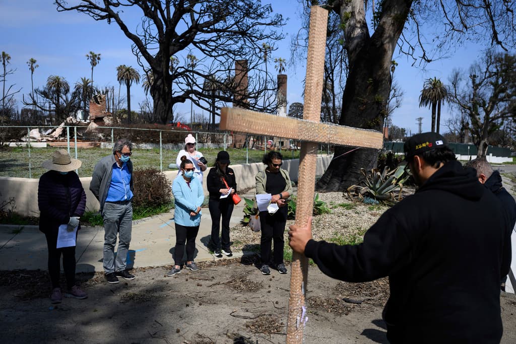 <b>El legado de la iglesia en la comunidad</b>: Fundada hace más de 100 años, la iglesia de Pacific Palisades desempeñó un papel fundamental en la creación de la comunidad, ofreciendo programas culturales y educativos.
