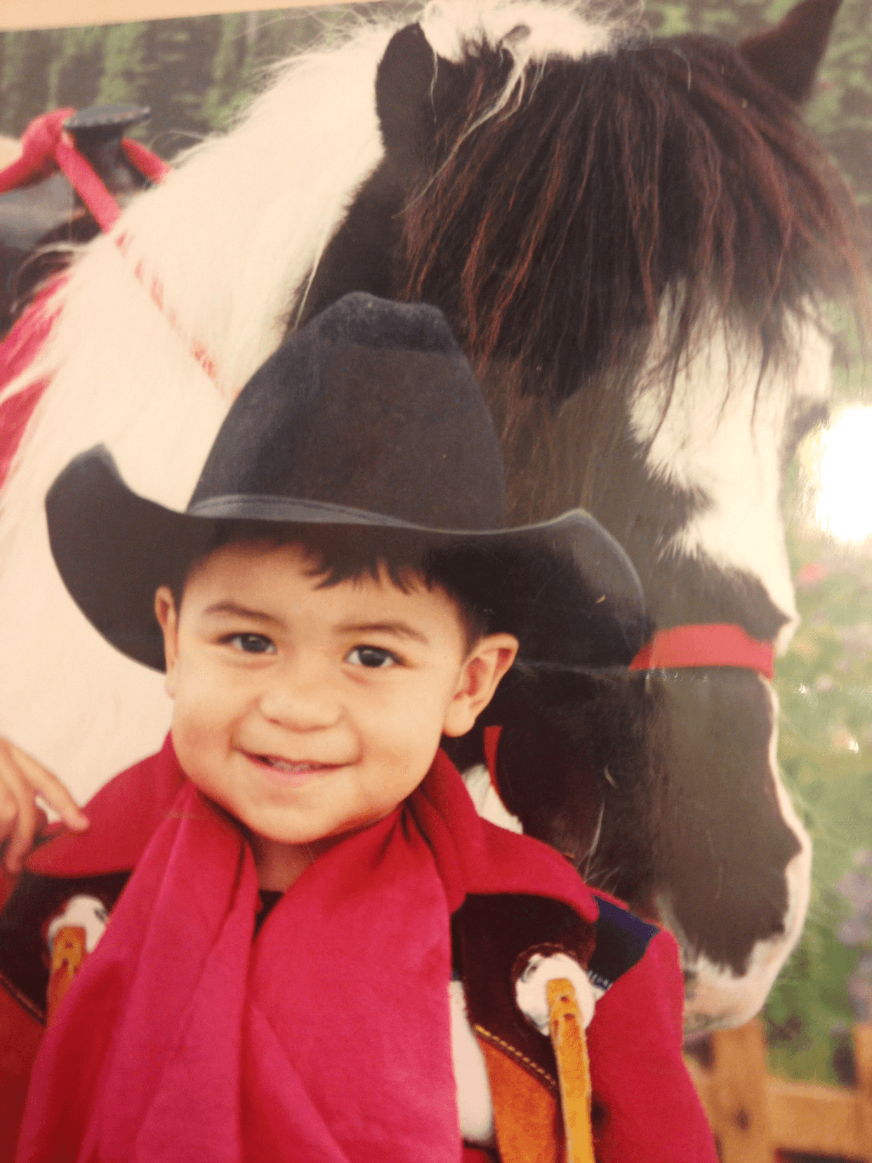 Ricardo le debe su éxito a su madre y se describe como un chico chistoso y humilde.