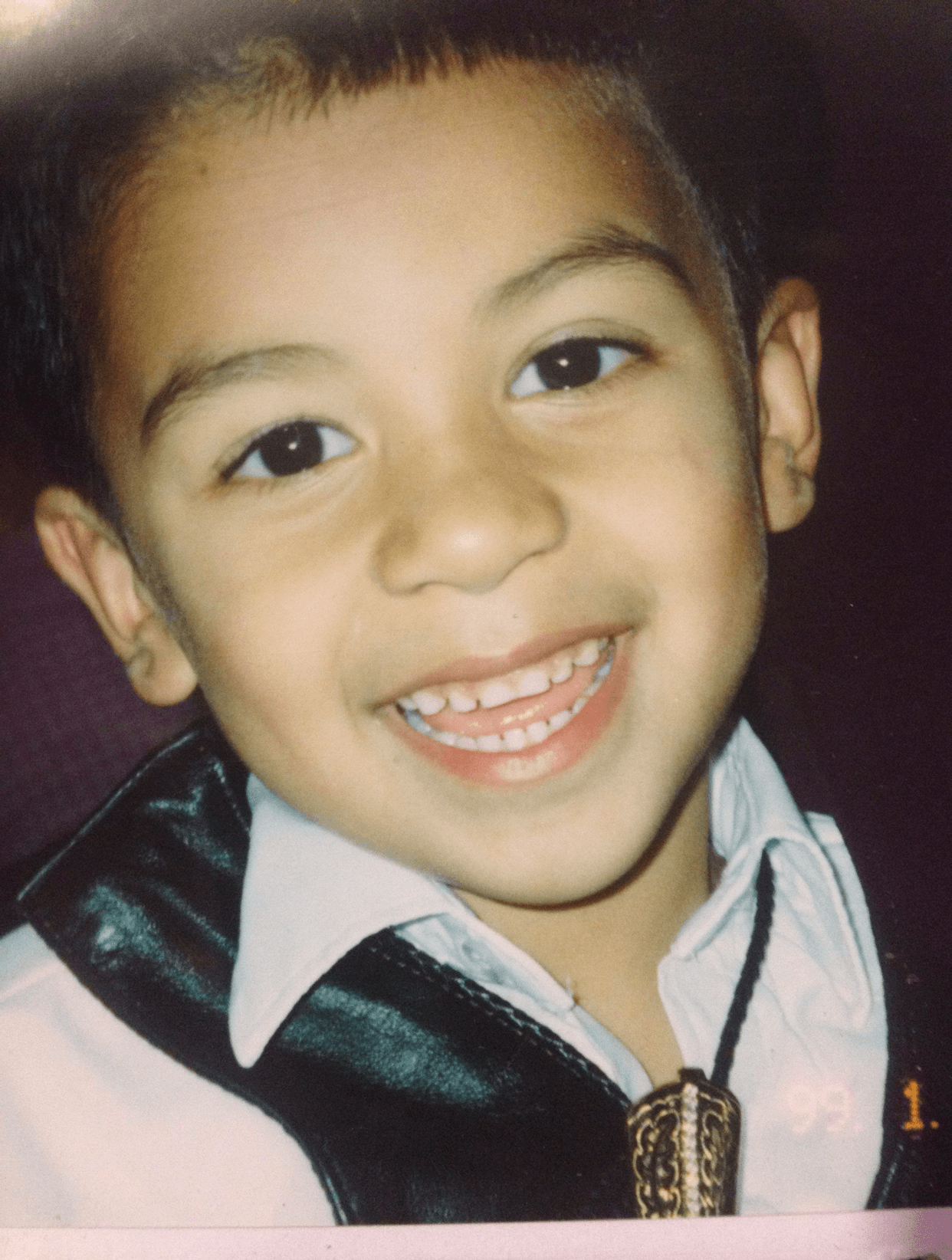 Ricardo le debe su éxito a su madre y se describe como un chico chistoso y humilde.