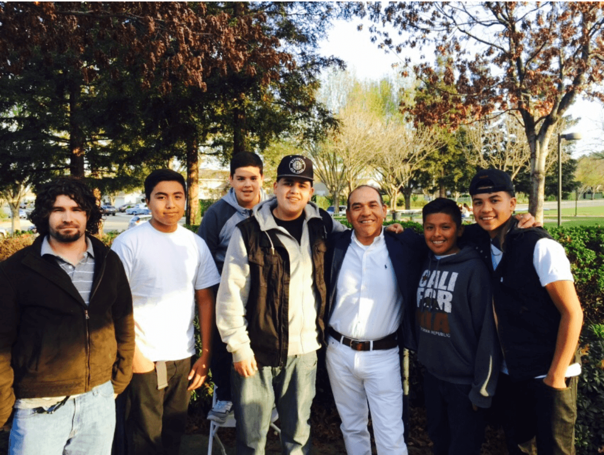 Ricardo le debe su éxito a su madre y se describe como un chico chistoso y humilde.