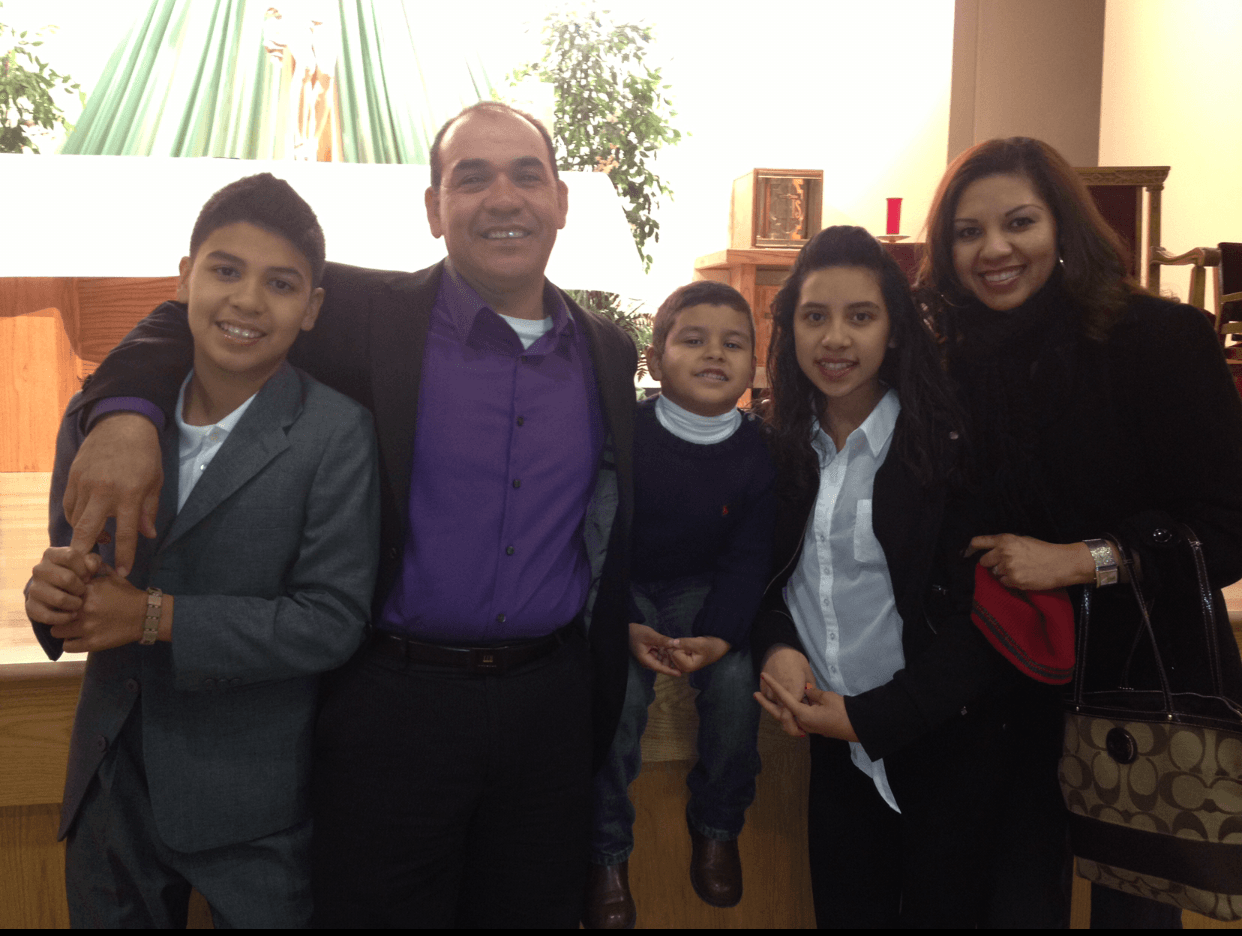 Ricardo le debe su éxito a su madre y se describe como un chico chistoso y humilde.