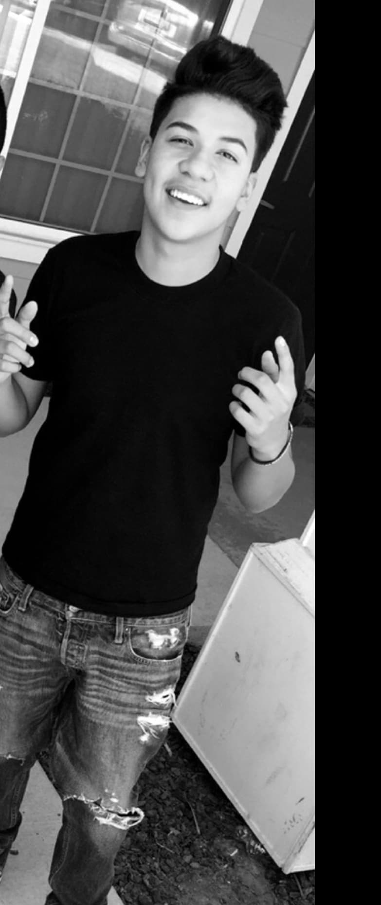 Ricardo le debe su éxito a su madre y se describe como un chico chistoso y humilde.