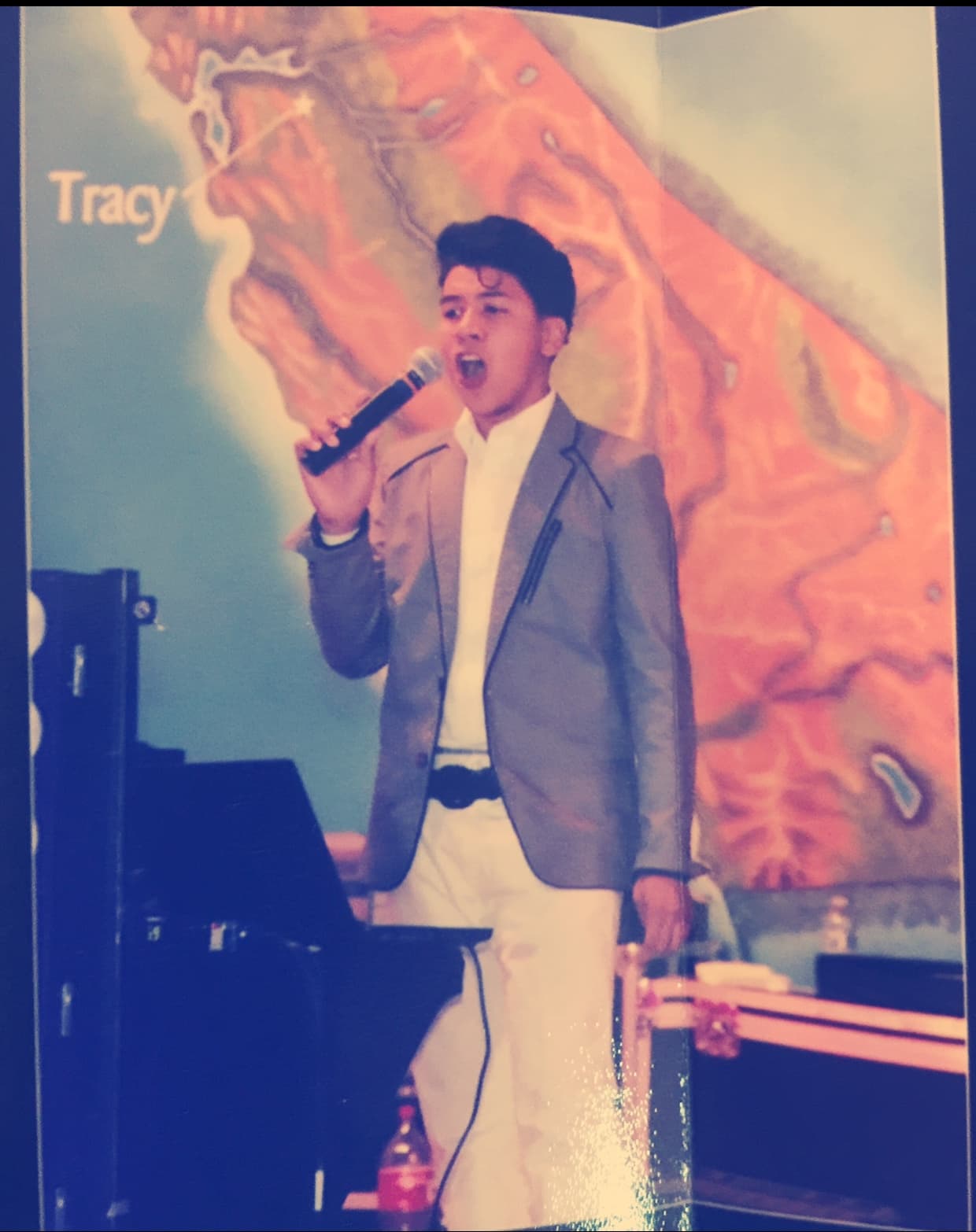 Ricardo le debe su éxito a su madre y se describe como un chico chistoso y humilde.