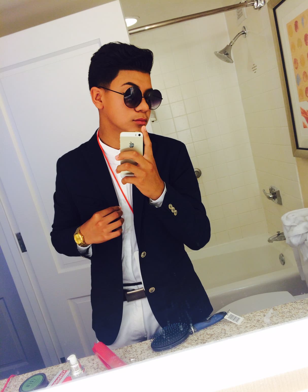 Ricardo le debe su éxito a su madre y se describe como un chico chistoso y humilde.