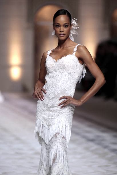 Escotes en 'v' un poco menos pronunciados como este también eran parte de algunos diseños.