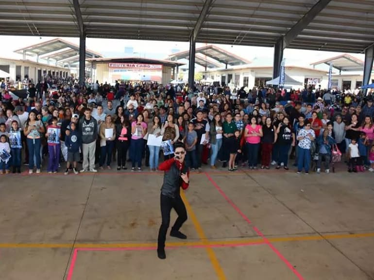 Su color favorito es el morado, le pone de mal humor no poder cantar y su momento más feliz fue audicionar en La Banda.