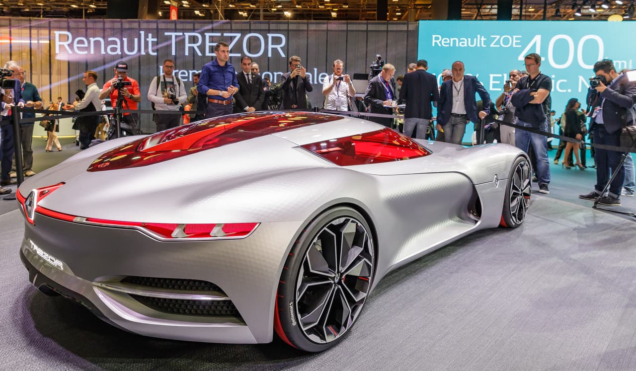 Renault Trezor concept: Su planta motriz está basada en la del auto de Fórmula E del equipo eDams, con el que Renault ha logrado mucho éxito en el automovilismo eléctrico y que ha sido coronado dos veces con el título de fabricantes del circuito.