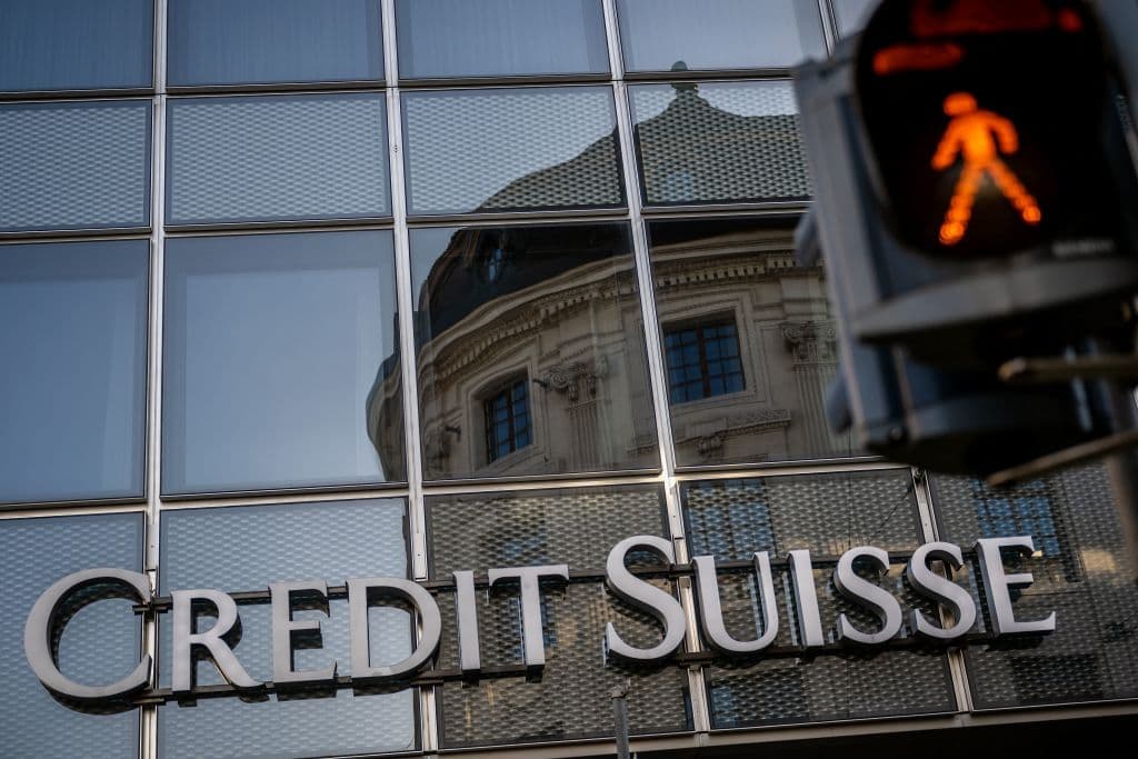 Ola de nerviosismo en los mercados por el desplome de las acciones del banco Credit Suisse