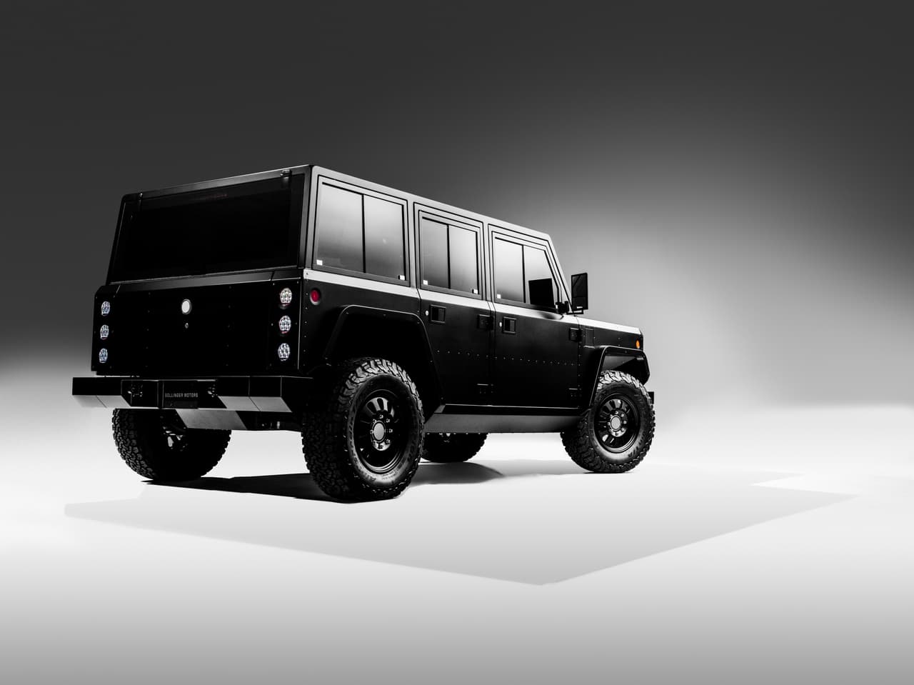 Bollinger Motors planea fabricar sus modelos B1 y B2 con los que pretende conquistar el segmento de las SUVs y pickups. Ambos modelos son motivados por motores eléctricos y cuentan con atractivas características para dominar hasta los terrenos más desafiantes.