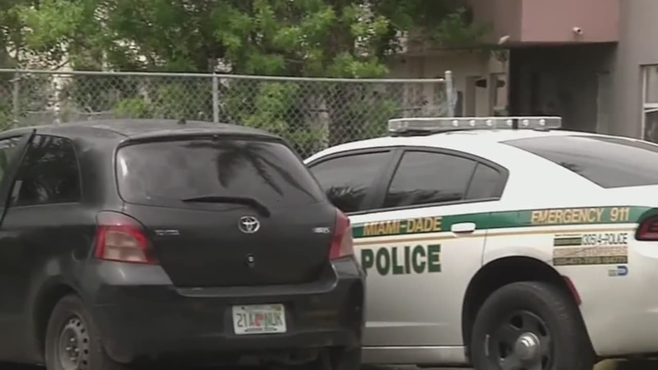 Hombre que intentaba secuestrar a una mujer desata persecución policial que terminó en choque