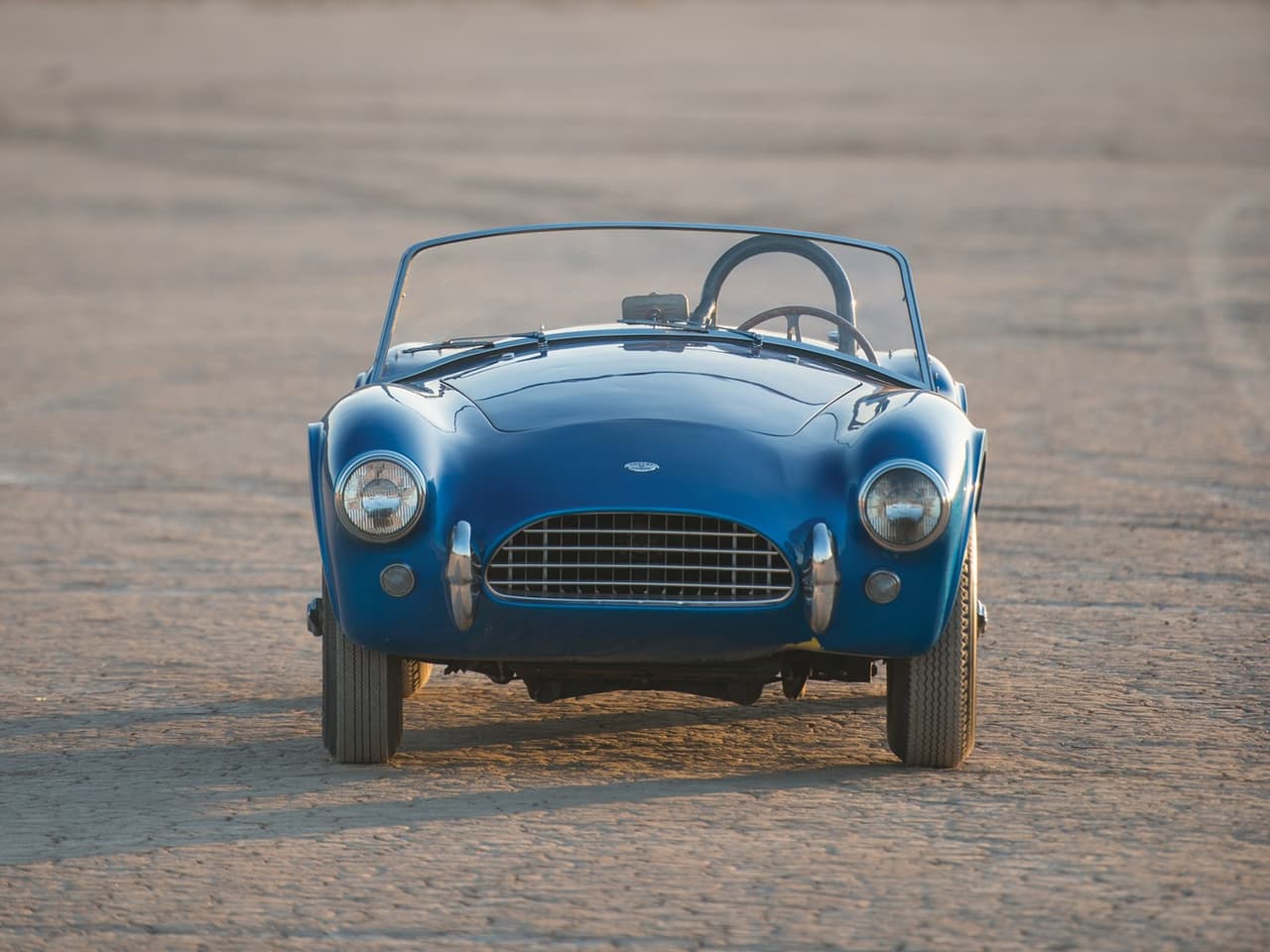 El primer ejemplar del Shelby Cobra se convierte en el auto estadounidense más caro en subasta  