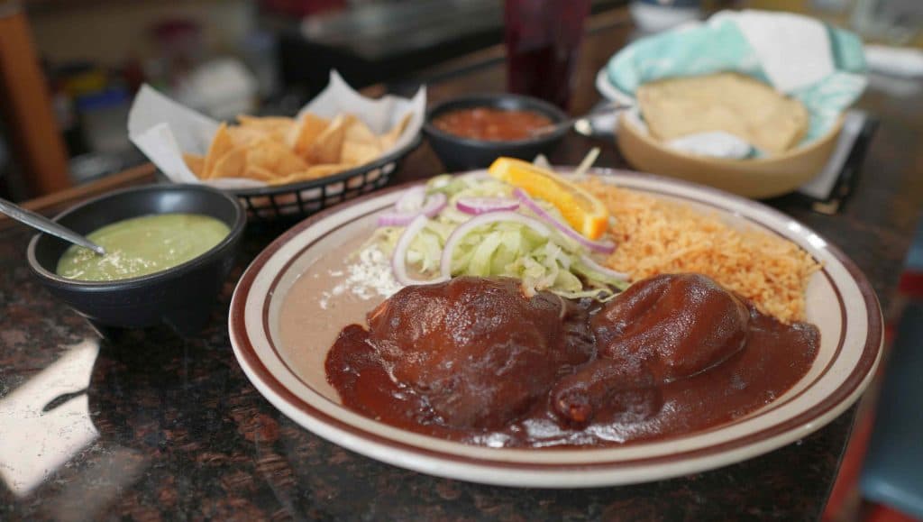 A continuación el resto de los restaurantes que participan en Mole de Mayo en Pilsen:
<br>La Esperanza, 1864 S. Blue Island Ave.
<br>Lalo's, 733 W. Maxwell St.
<br>Los Comales, 1544 W. 18th St.
<br>Atzimba Catering & Events, recogida el domingo en Pilsen Community Market, Blue Island Ave. y 18th St. Llame para reservar al 773-426-1928
<br>Cantina Señoritas, 1104 W. 18th St.
<br>Mole Village, 2302 S. Blue Island Ave.
<br>Simone's (cócteles), 960 W. 18th St.
<br>Fábrica Xurro (dulces), 2214 S. Wolcott Ave.
<br>Tamales de Yvolina, 814 W. 18th St.