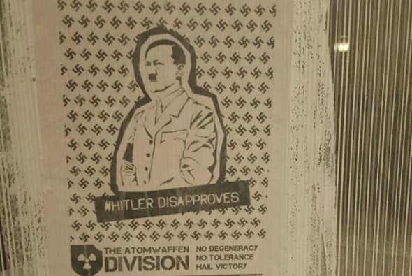 Carteles con la imagen de Adolfo Hitler y esvásticas fueron encontrados en la Universidad de Chicago