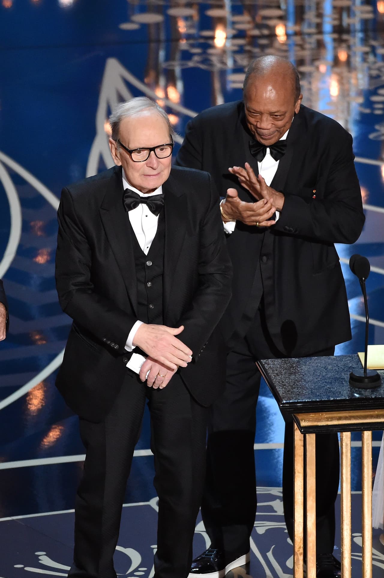 Uno de los momentos más emotivos fue el Oscar a Mejor Banda Sonora para el legendario Ennio Morricone.