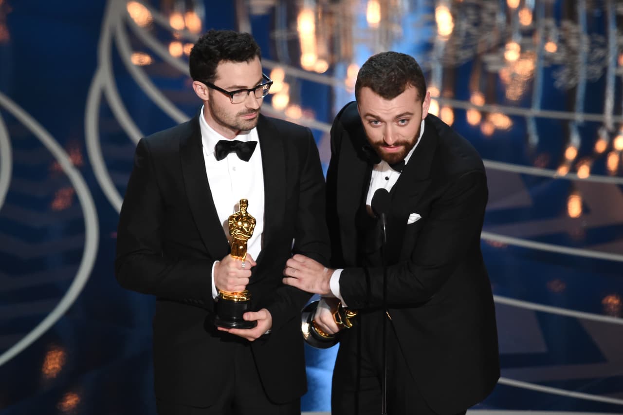 En su discurso, Sam Smith lanzó un emotivo mensaje a la comunidad gay, asegurando que si él puede hacer eso todos pueden lograr lo que sueñen.