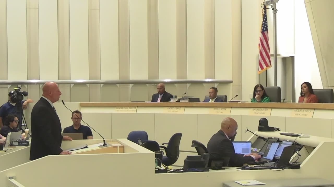 Residentes de Fresno protestan contra la propuesta para extender el límite de mandatos locales