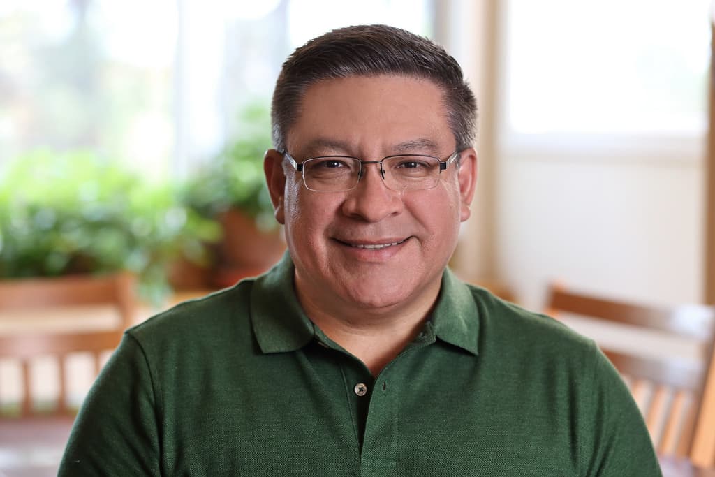 <b>SALUD CARBAJAL, CONGRESISTA DEMÓCRATA POR CALIFORNIA (Distrito 24). </b>Nació en México, pero de niño emigró con su familia a EEUU. Tiene 52 años y antes de llegar a la cámara baja trabajó como supervisor en el condado de Santa Bárbara, California.