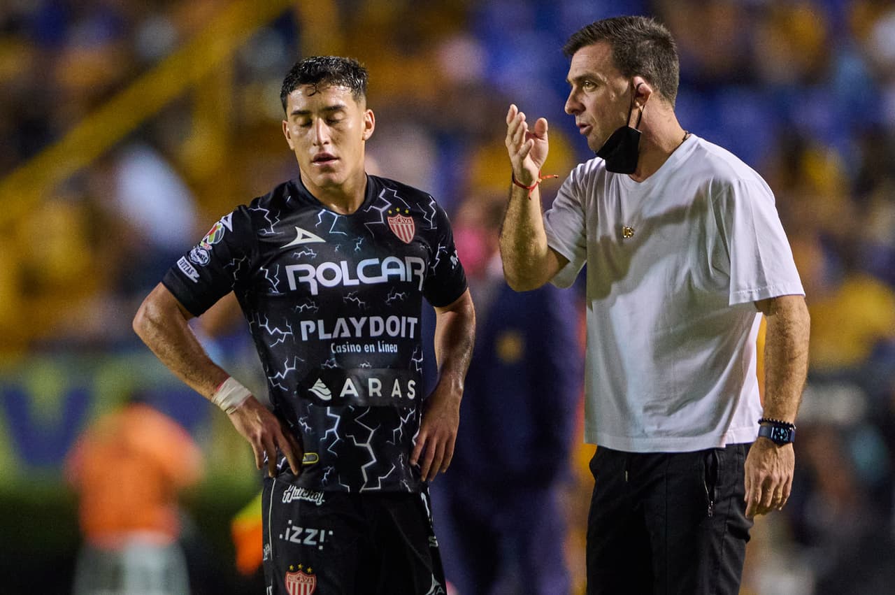 Guede constantemente dio indicaciones.