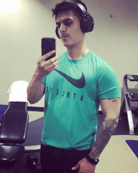 "Música, pólvora y sangre" sería el disco con el que Régulo Caro se dio a conocer.