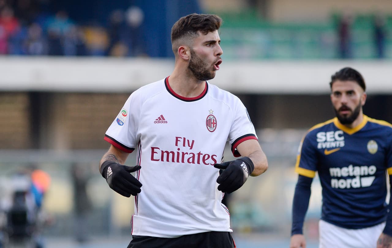 La actualidad de Milán a nivel local es mucho más opaca, apenas con una luz en su lucha por coroarse en la Europa League.