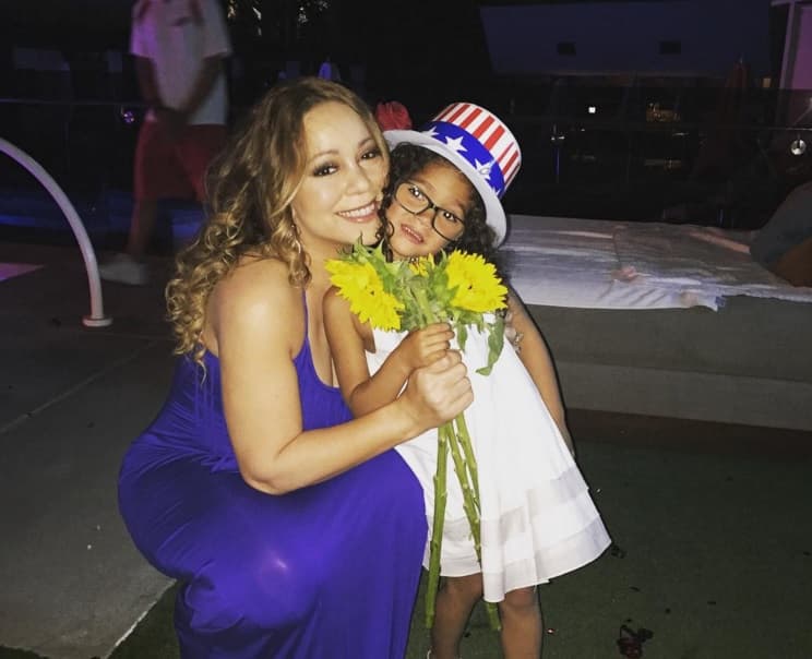 Es una fanática de las festividades, y no pierde la ocasión para celebrar.