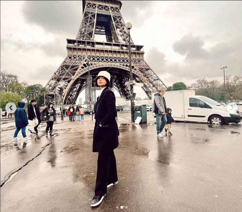 Arropada de su familia en este viaje, el semblante de la joven de 18 años ya es otro. 
<br>