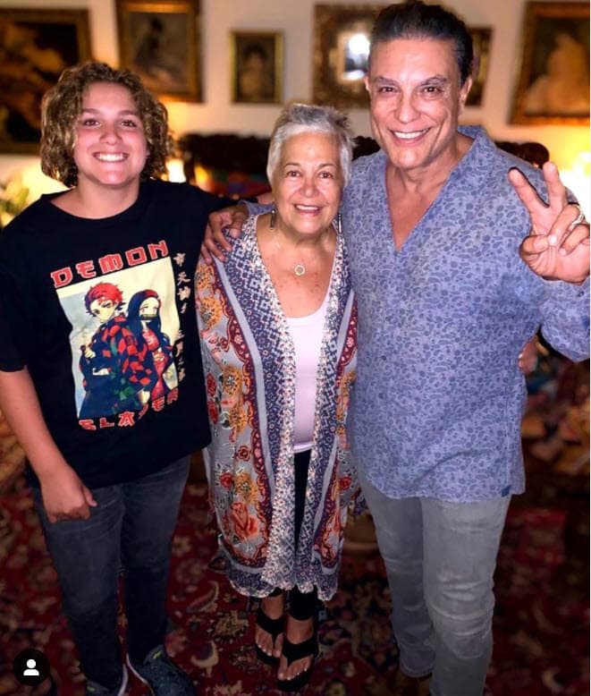 "Me di a la tarea durante todo ese tiempo de que compartiéramos bajo el mismo techo los cuatro como familia", agregó. 
<br>