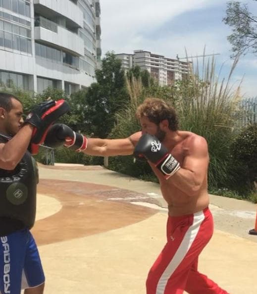 Otra de sus grandes pasiones es el box y en sus ratos libres no desaprovecha la oportunidad y realiza la actividad al cien por ciento.