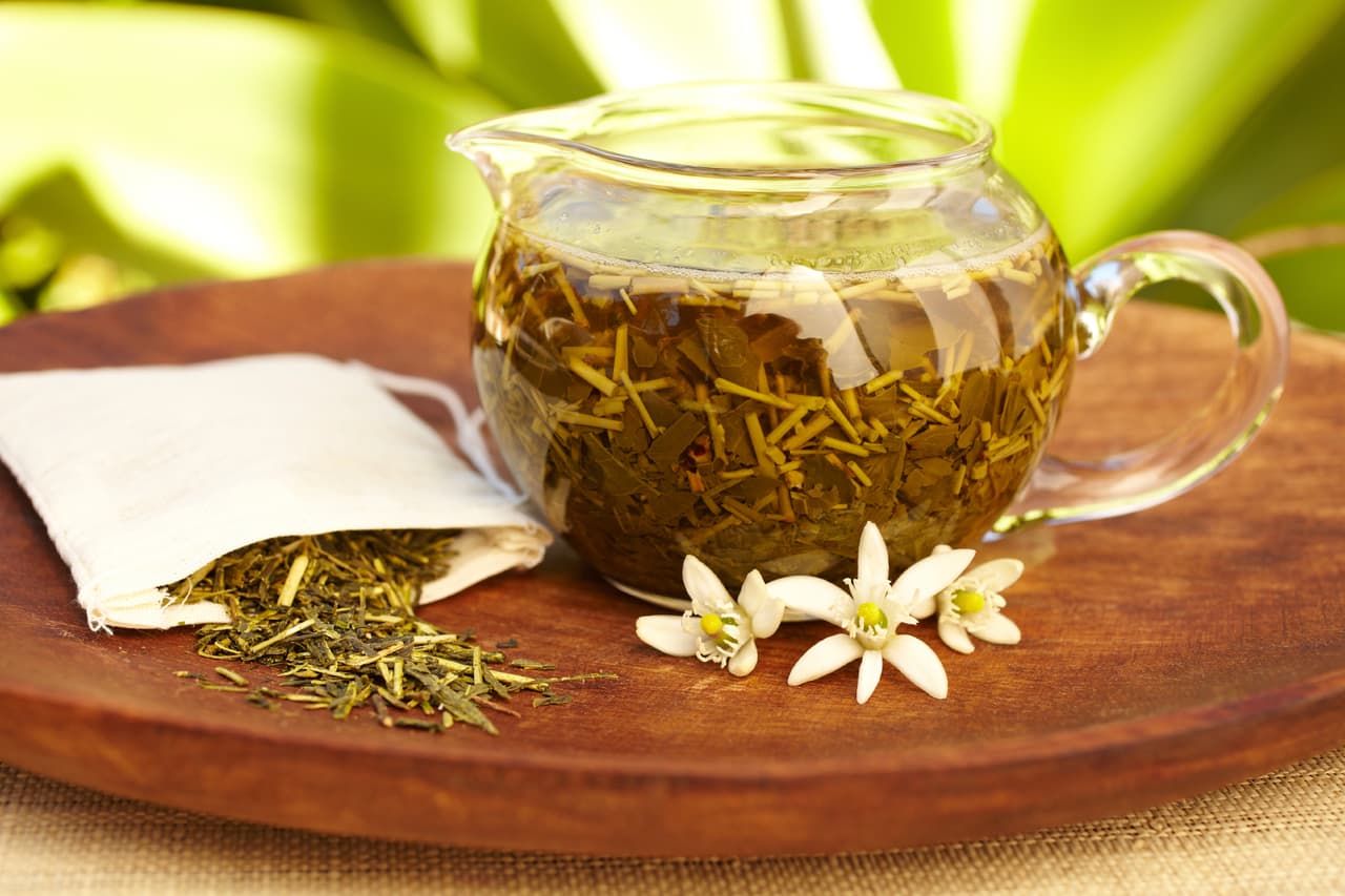 Su sabor suele tener notas delicadas y sutiles, haciéndolo una buena alternativa entre las infusiones relajantes, según nos cuenta Genevieve Thibault, sommelier de té, directora de tours para Tauck Tours. Checa, a continuación, otra de sus propuestas.