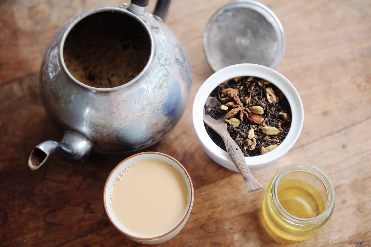 Chai. Típica de la India, esta infusión se caracteriza por combinar el té con especias y hierbas aromáticas, como el jengibre y la canela.