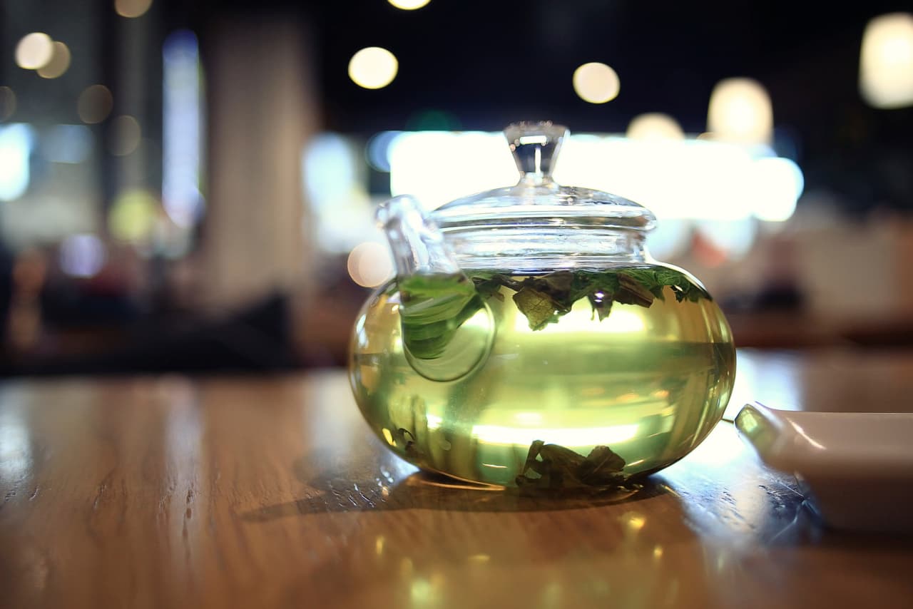 ¿Sueles tener calambres o migrañas? ¡Prepárate un té!