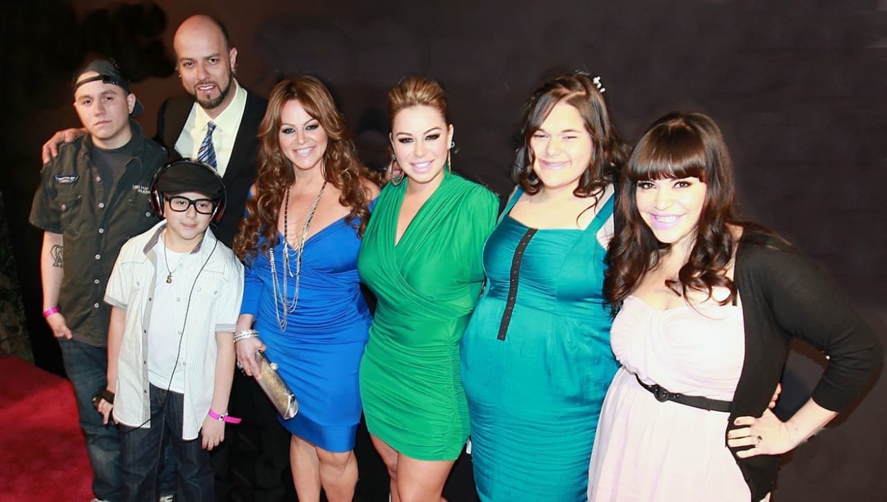 "Cuando estuvo con nosotros, no nos enseñó nada de eso": hijo de Jenni Rivera defiende a Esteban Loaiza