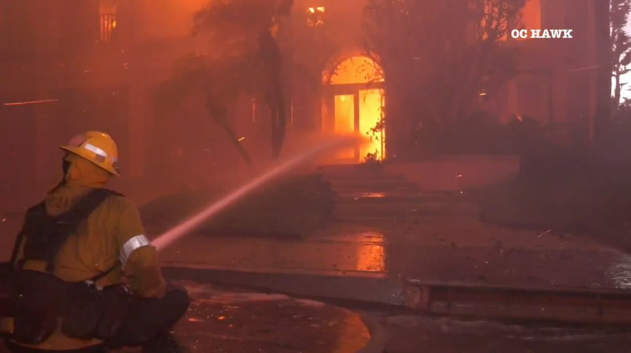 El sitio de recepción para las personas afectadas por el Coastal Fire se encuentra en
<b>29751 Crown Valley Parkway en Laguna Niguel. </b>