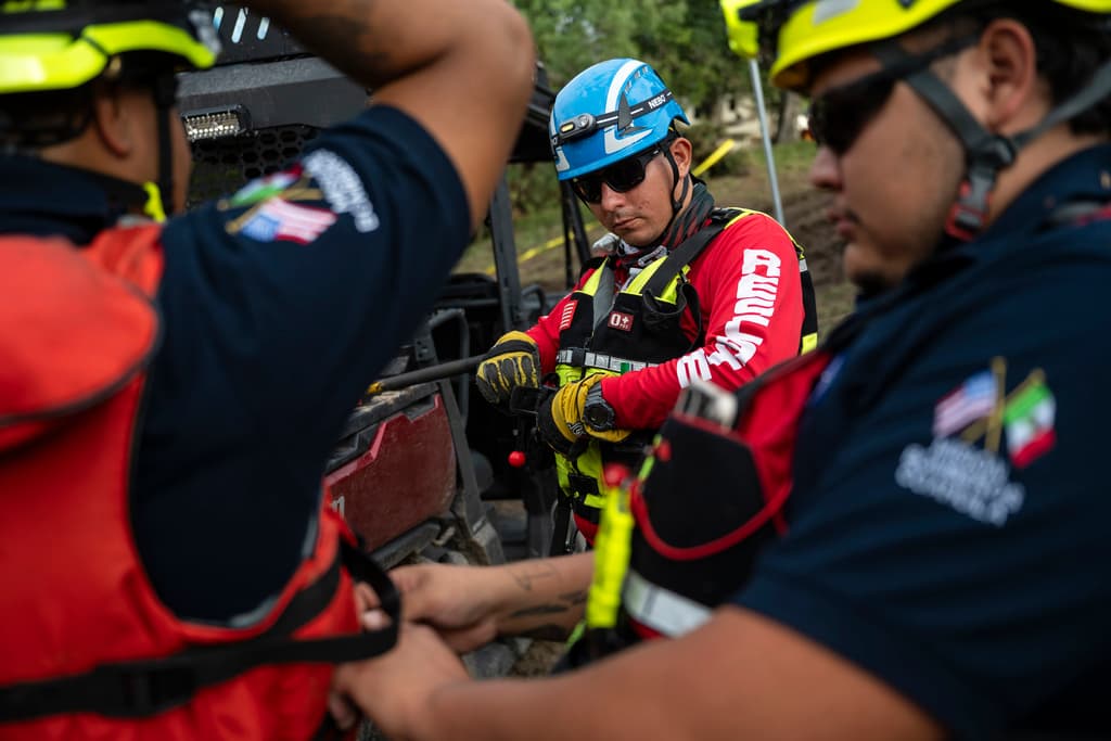 El gobernador de Texas, Greg Abbott, dijo el domingo que todavía quedaban 41 personas desaparecidas. El estado se comprometió a mantener la búsqueda de manera constante hasta reunificar a las familias. El equipo de expertos en rescate y recuperación enviado por México ayuda a que se pueda hacer realidad, en el menor tiempo posible.