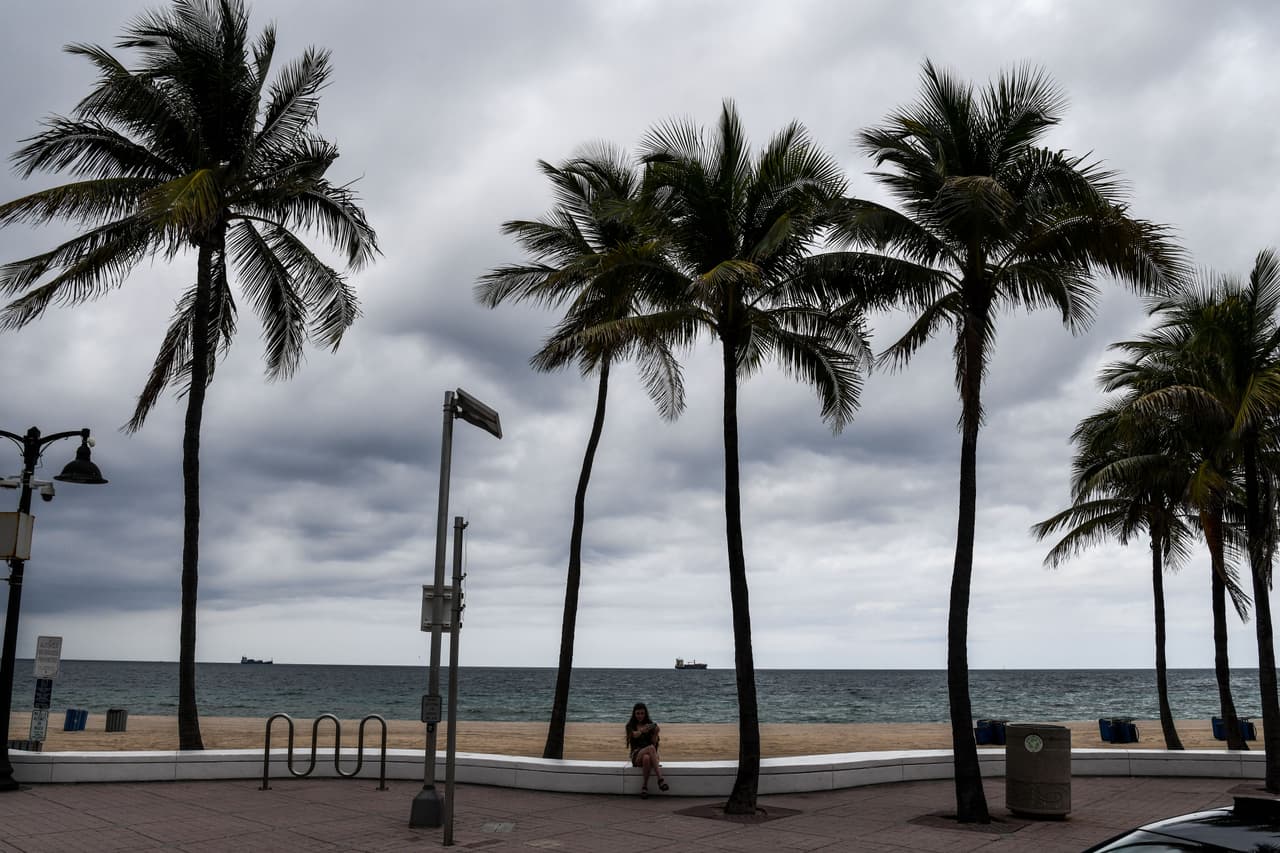 En el condado Broward el cierre de playas es efectivo desde el viernes 3 de julio hasta el domingo 5 de julio. 
<br>