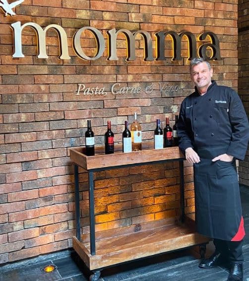 En el 2020 dejó ver su otra gran pasión: la cocina y hospitalidad. 
<a href="https://www.tvnotas.com.mx/noticias-espectaculos-mexico/sergio-basanez-abre-su-propio-restaurante" target="_blank">Abrió</a> en San Miguel de Allende (Guanajuato, México) un restaurante llamado Momma.