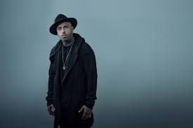 Tal vez los más imaginativos y sensibles del zodíaco, los Piscis son compasivos, intuitivos y muy buenos compañeros. Nicky Jam (17 de marzo de 1981) se cuenta entre estos. Otros Piscis famosos: Eva Mendes, Rihanna, Justin Bieber.