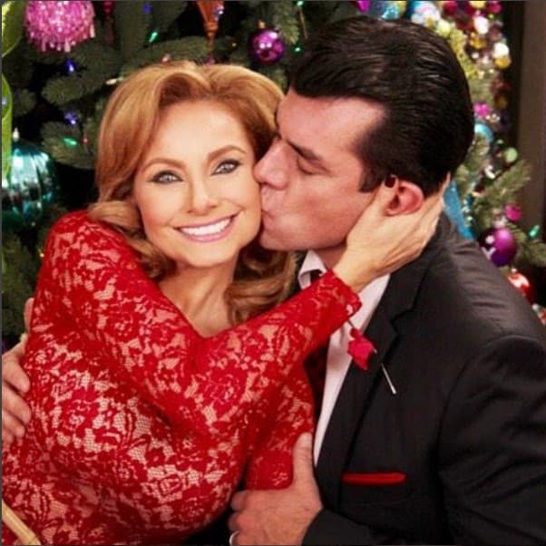 Muy enamorados Elizabet y Jorge. en 2009 comenzó su historia de amor.