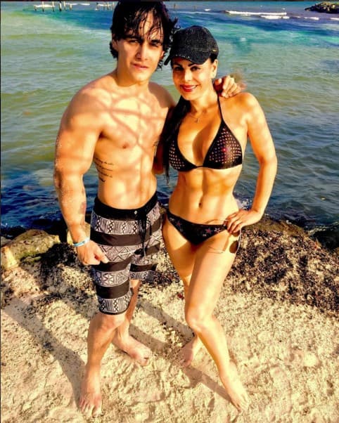 Maribel Guardia y su hijo, Julián presumen sus esculturales figuras.