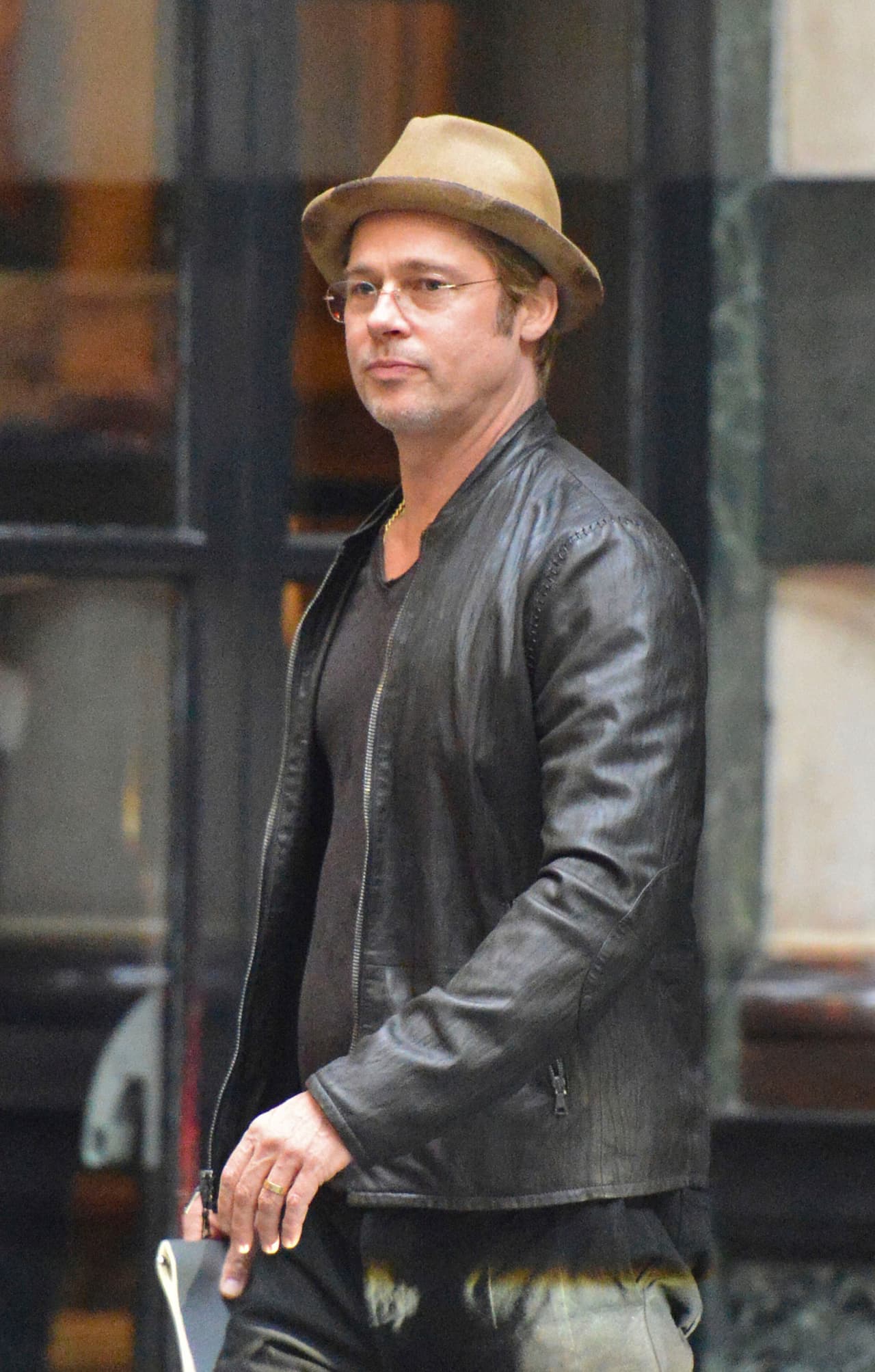 Brad fumando en Londres hace unas semanas.