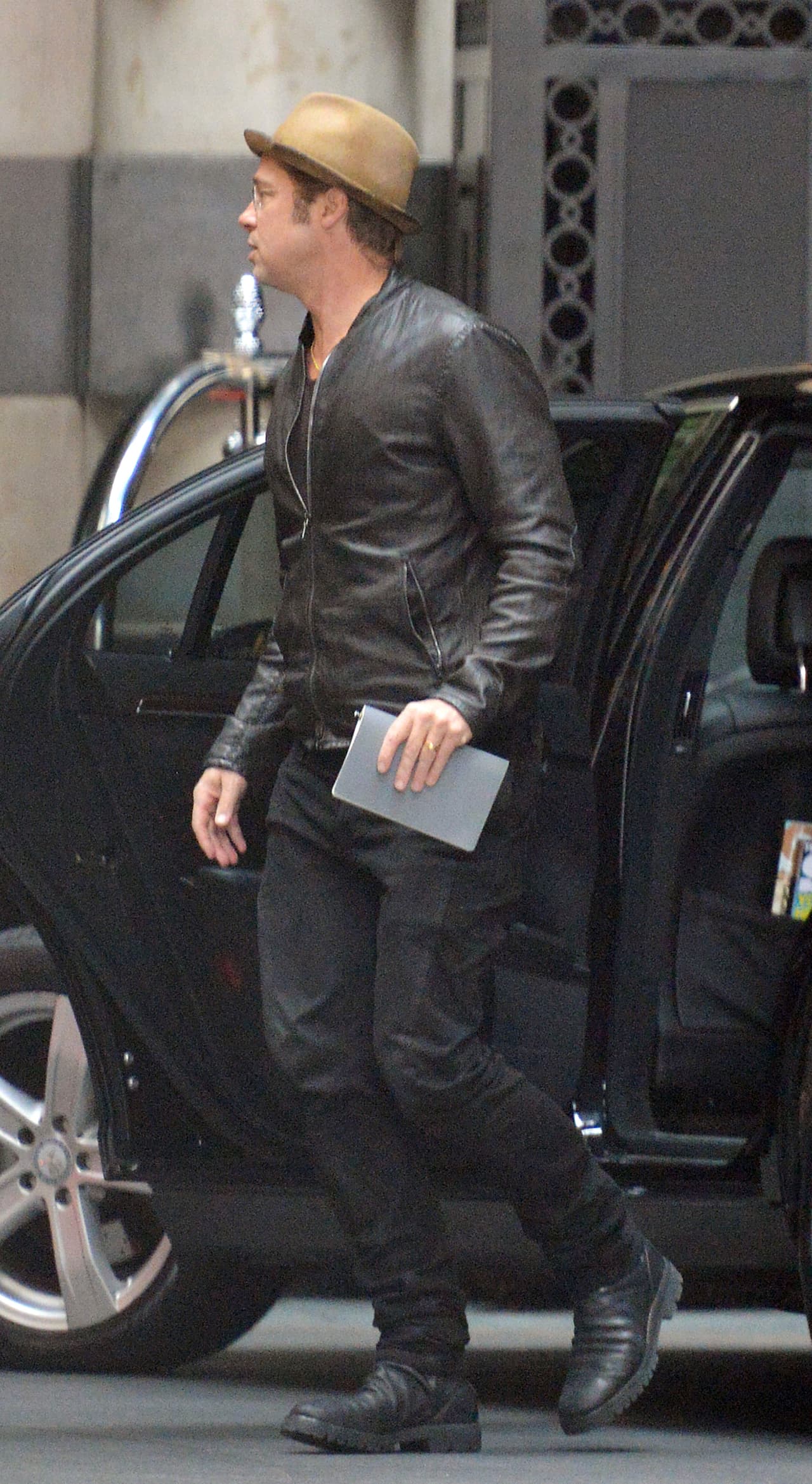 Brad fumando en Londres hace unas semanas.