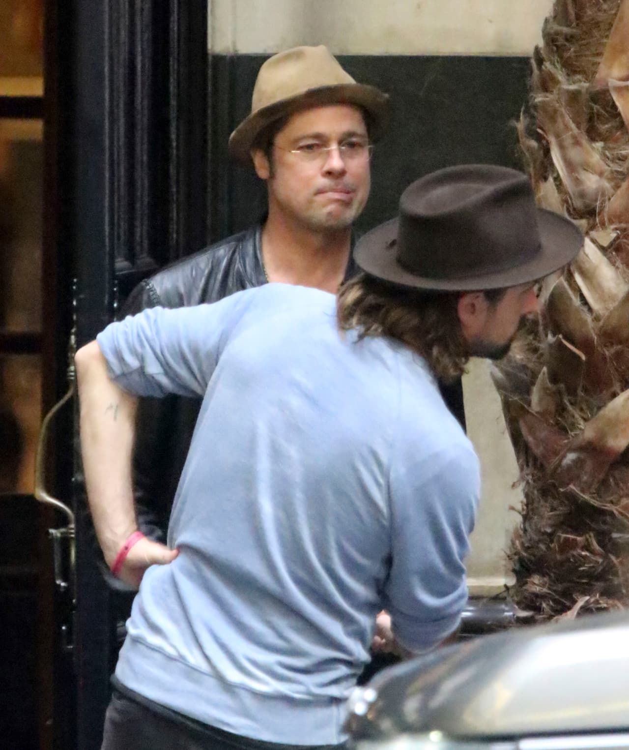 Brad fumando en Londres hace unas semanas.