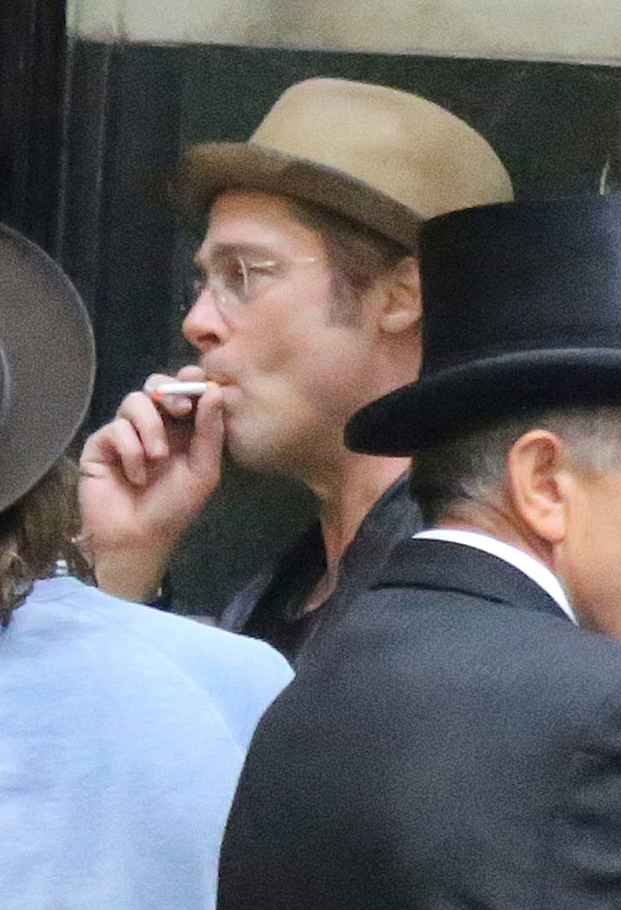 Brad fumando en Londres hace unas semanas.