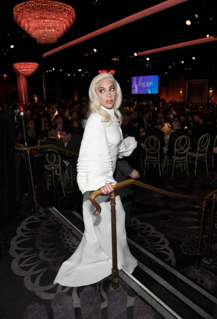 Incluso, bromeó sobre que si Gaga llega al altar en un futuro, quiere estar invitada a la boda y hasta ganar el ramo cuando lo aviente la cantante. "Mira, sólo quiero coger el ramo", admitió.