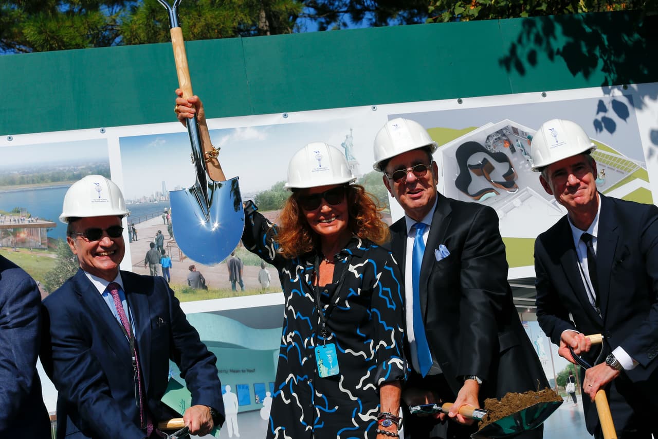 Da inicio la construcción de un museo a espaldas de la Estatua de la Libertad