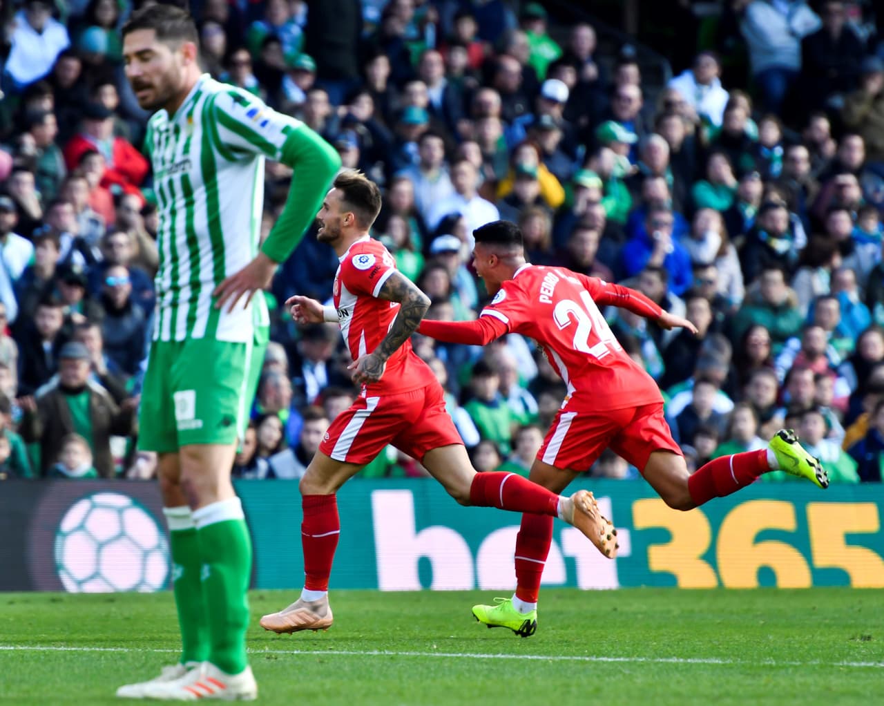 El primero en dar el golpe fue Aleix García tras pase de Partu al minuto 36 del primer tiempo para poner la igualdad.