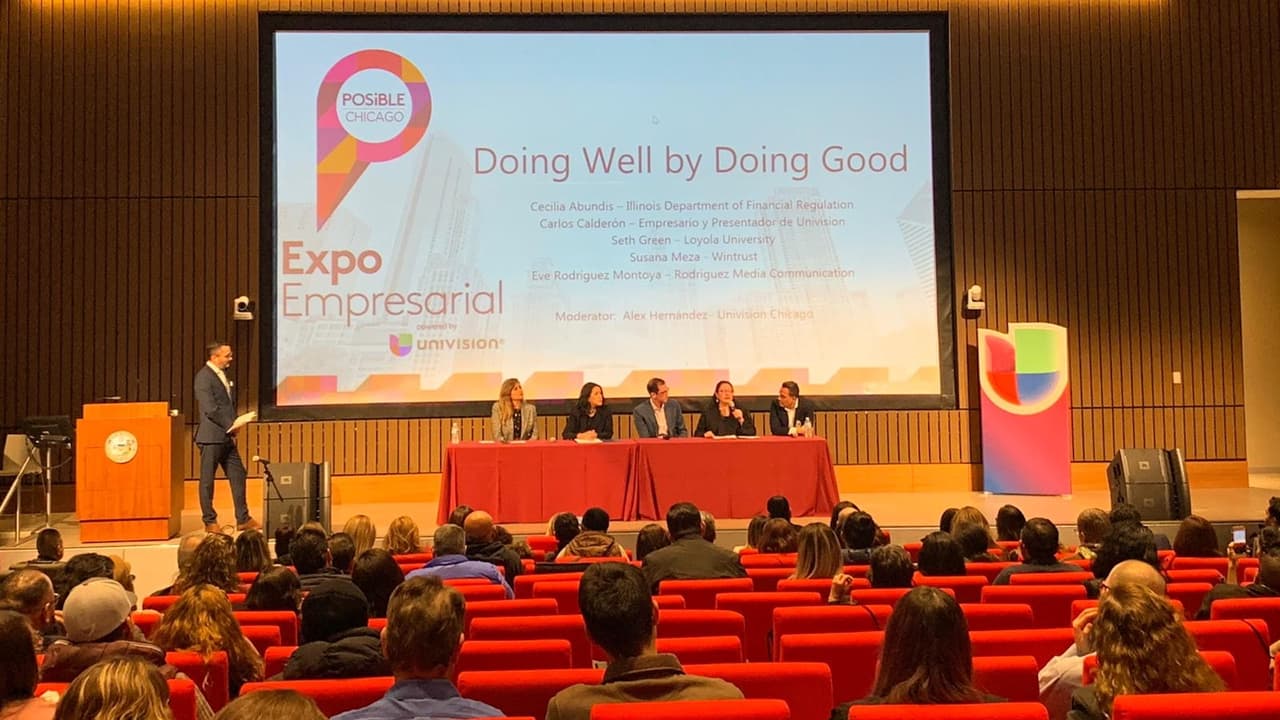 Suzana Meza, de Wintrust, Cecilia Abundis, de Illinois Dept. of Financial Regulation, Seth Green, de Loyola University, Eve Rodriguez Montoya, de Rodriguez Media Communications, hablaron para el pánel dedicado a "Doing Well By Doing Good".