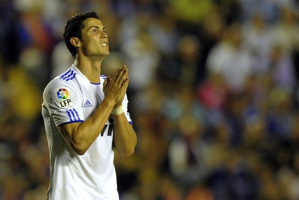 El Real Madrid envío también camisetas e invitó a los mineros a presenciar un partido en el estadio Santiago Bernabéu, mientras los equipos de Andalucía, encabezados por el Almería, regalaron también camisetas y jugaron partidos oficiales con la leyenda "Fuerza Mineros" grabadas en sus camisetas.
