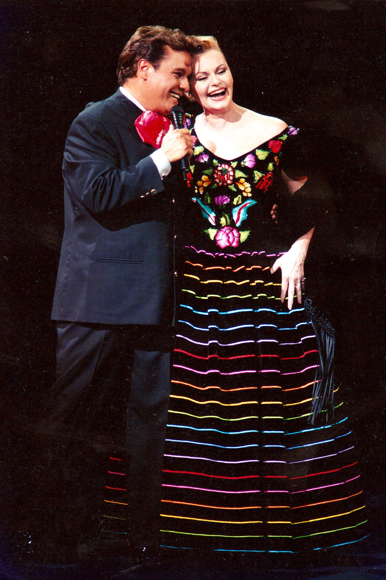 Ambos grabaron un disco de música ranchera y el éxito fue definitivo. De ahí en adelante ambos grabaron en total 10 exitosos discos.